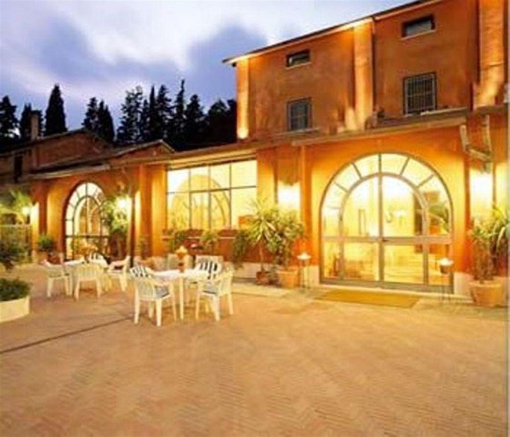 Hotel Casale Dei Massimi 2*